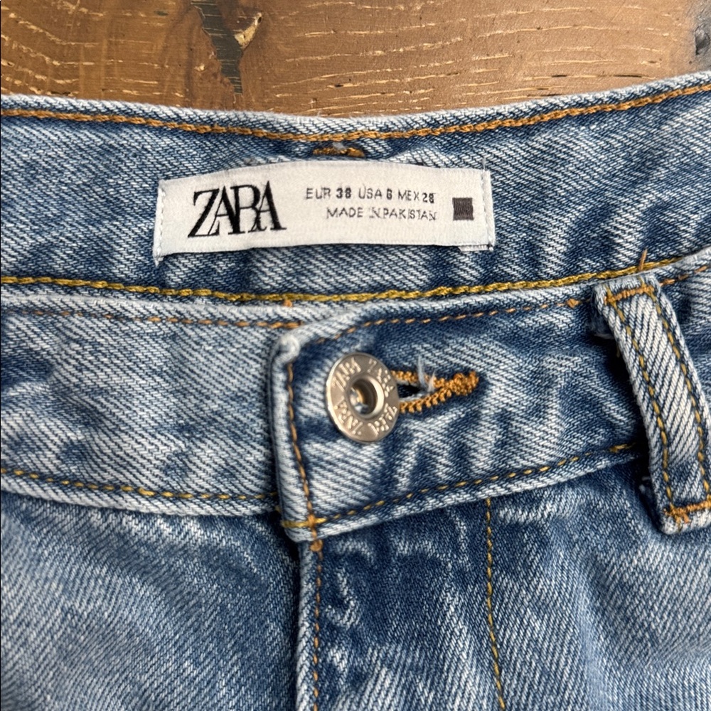 Zara Light Wash Straight Leg Jeans Cuffed Hem Embellished Size 6 - Picture 4 of 7